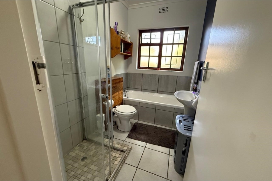 3 Bedroom Property for Sale in Roundhay Western Cape